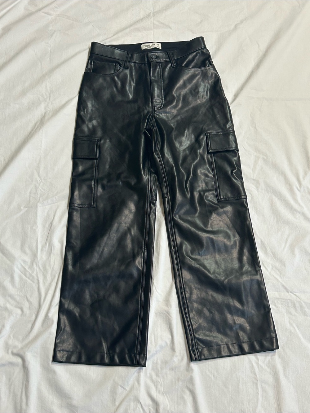 Abercrombie & Fitch Black Faux Leather 90’s Relaxed High-Rise Cargo Pants 4xs